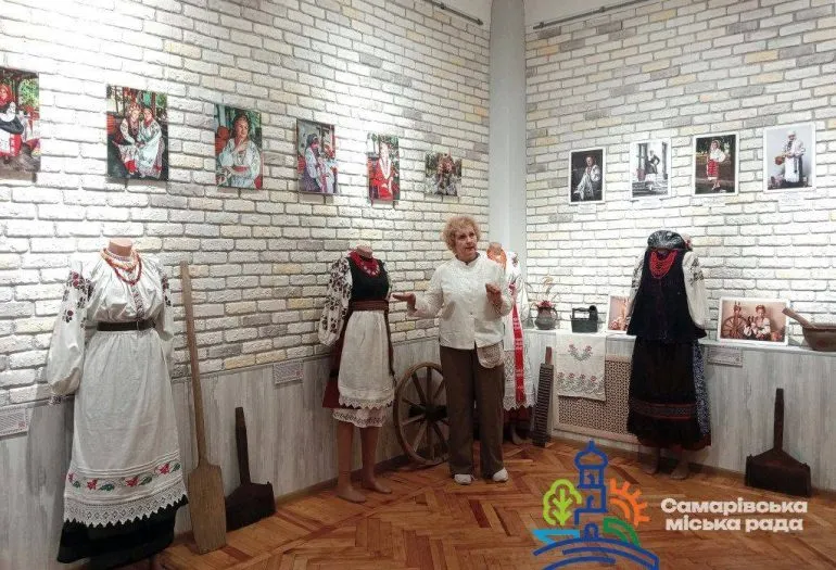 Виставка автентичних костюмів Бахмута відкрилася у музеї Самара