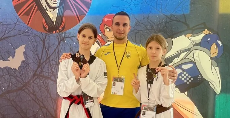 Юні тхеквондистки з Самару здобули золоті медалі на турнірі в Бухаресті