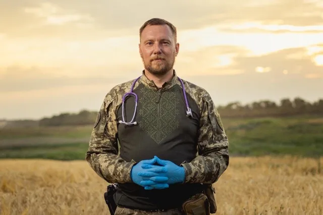 Медик «Богарт» з Житомира рятує воїнів на фронті