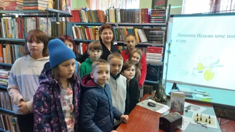Школярі Микільського-на-Дніпрі взяли участь у флешмобі #Солонянщина_читає