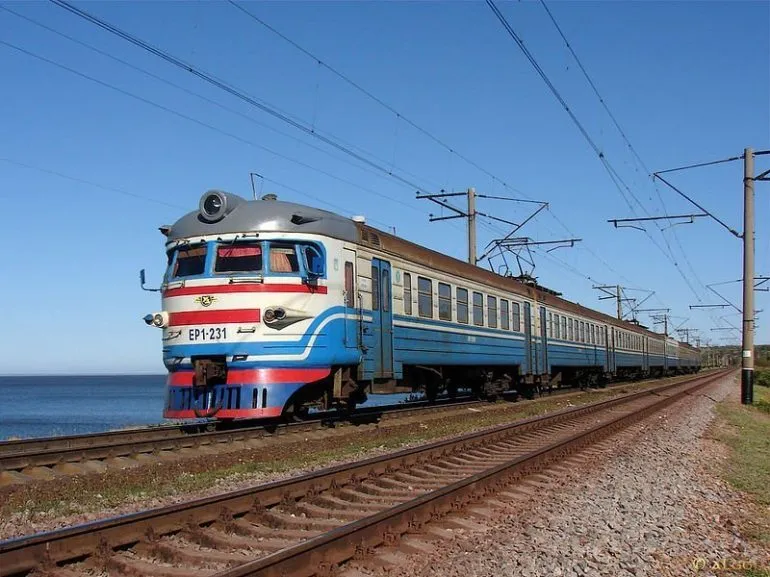 У Дніпропетровській області обмежено рух приміських поїздів
