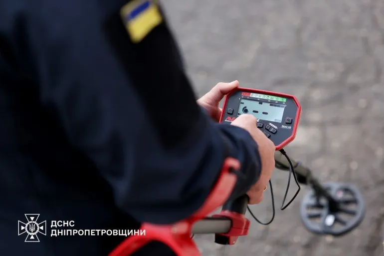 Рятувальники Дніпропетровщини отримали нові металошукачі та дрони