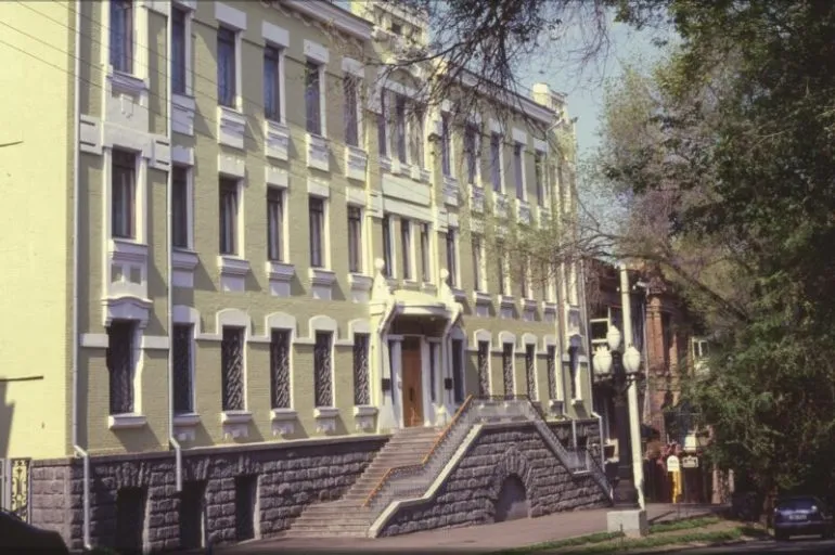 Дніпровський художній музей відновлює експозиції після атаки