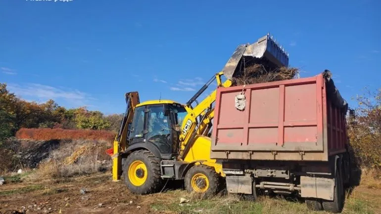 У Дніпрі ліквідували незаконне сміттєзвалище на території балки