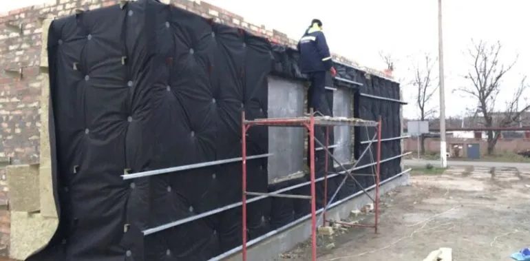 Медична інфраструктура України: незважаючи на удари, вона працює