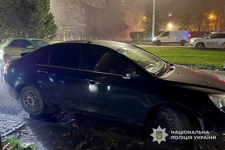 У Дніпрі поліція знайшла викрадений автомобіль та затримала підозрюваних