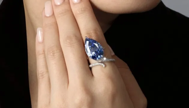 На аукціоні Christie’s у Женеві продали блакитний діамант Mellon Blue
