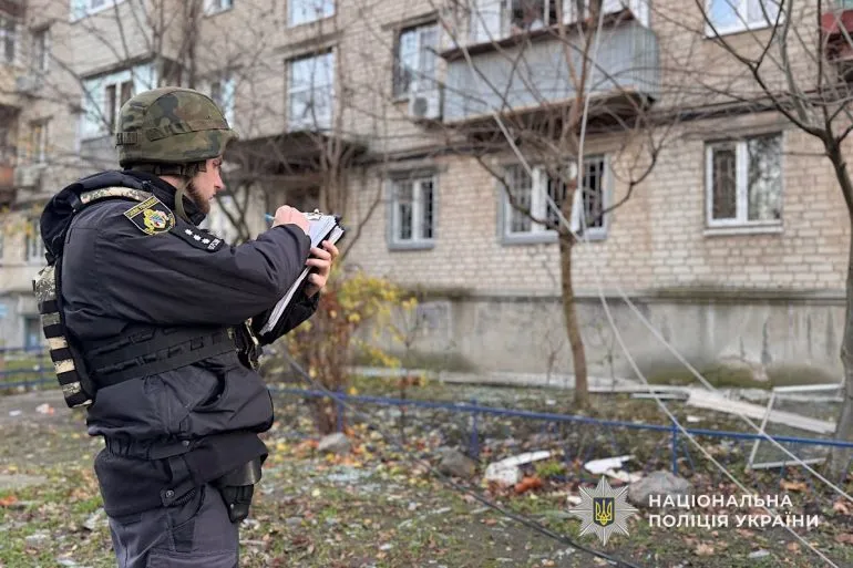 Атака дронів в Дніпрі: поранено жінку та її доньку