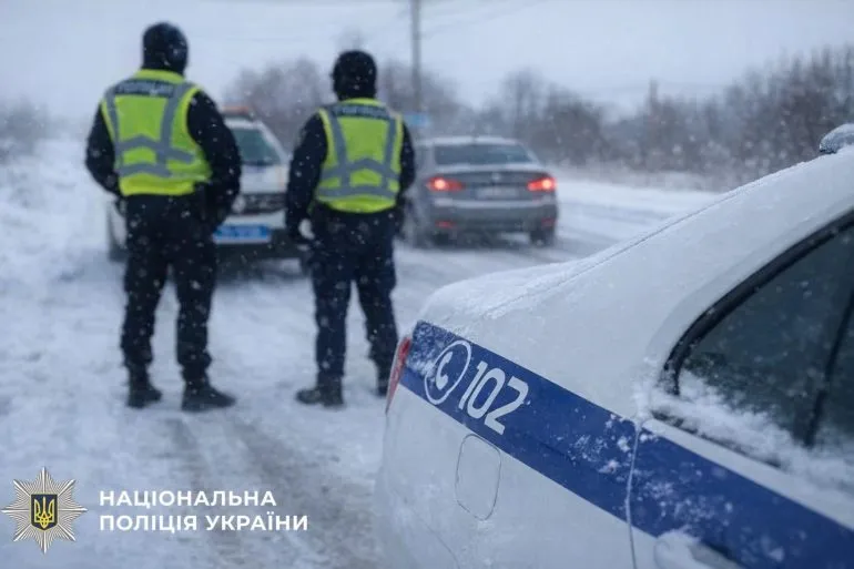 У Нікополі поліція закликає до обережності водіїв і пішоходів