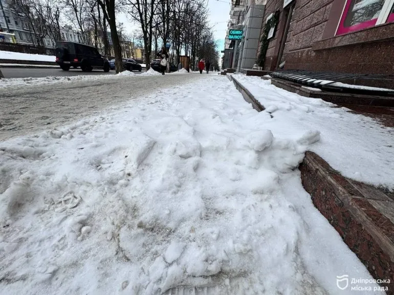 У Дніпрі вводять штрафи за неприбрані тротуари від снігу