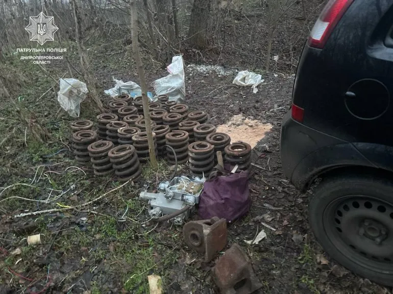 Поліція Дніпра затримала підозрюваного у крадіжці запчастин