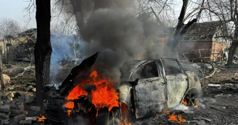 росія завдала авіаудару по Краматорську, загинула жінка