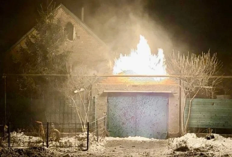 Ворог вдарив по Запоріжжю вночі: пошкоджено приватний будинок