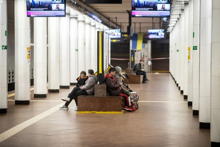 Червона гілка метро Києва повернулася до звичного графіка