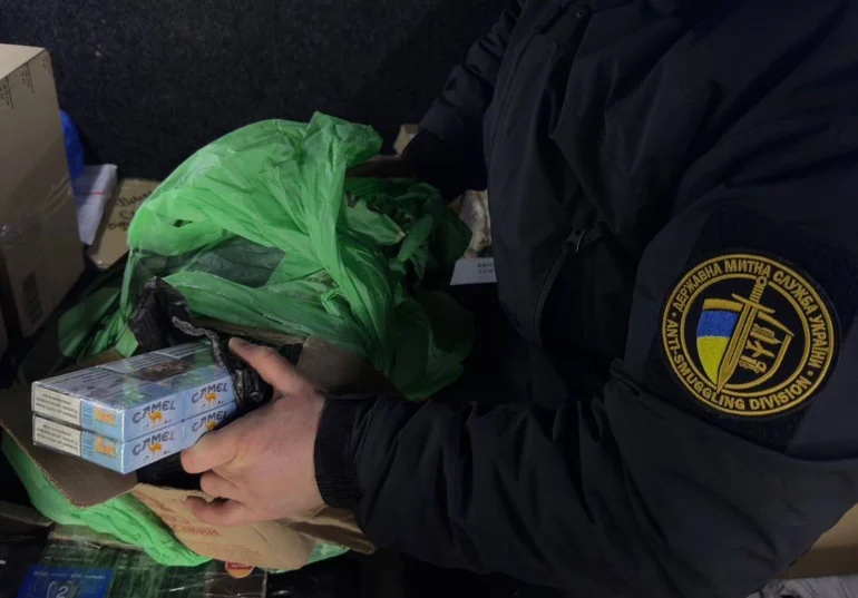 Митники на Буковині вилучили дрон, сигарети й брухт кольорових металів
