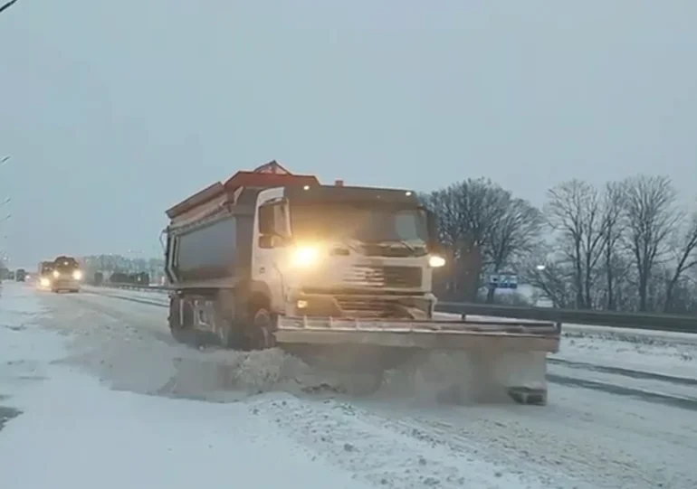 Рух на дорогах державного значення відновлено після обмежень через негоду