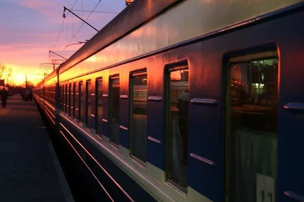 Рух приміських поїздів на Дніпропетровщині змінено через бойові дії