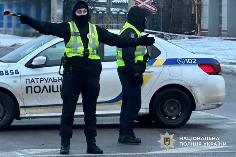 Поліція Дніпра забезпечує безпеку та регулює рух після атаки БпЛА