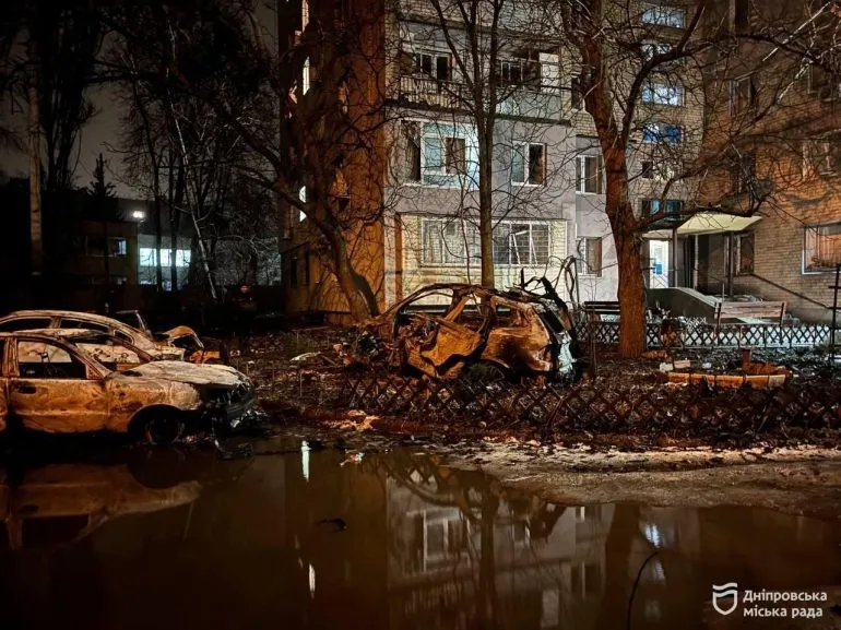 Дніпро під атакою: наслідки ворожого удару та допомога постраждалим
