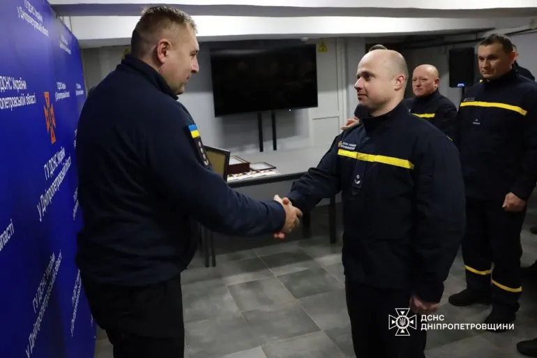 Рятувальники Дніпропетровщини отримали відзнаки Президента та ДСНС