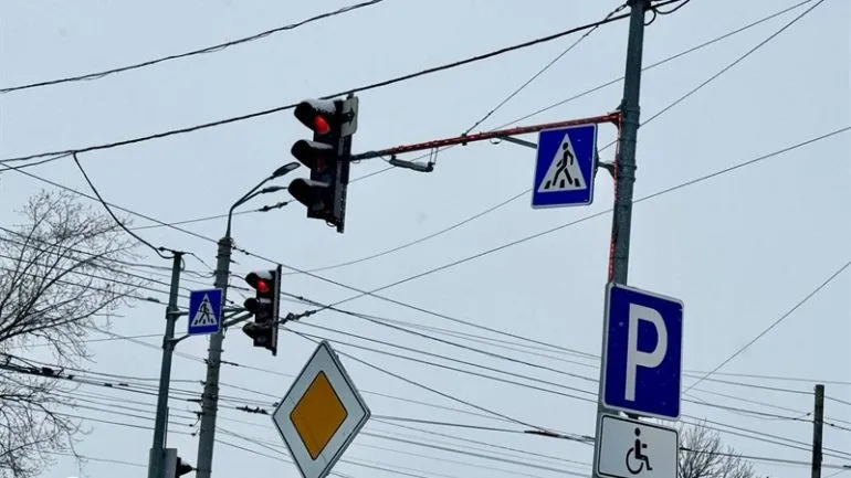 Безпека дорожнього руху у Дніпрі: нові світлофори та системи живлення