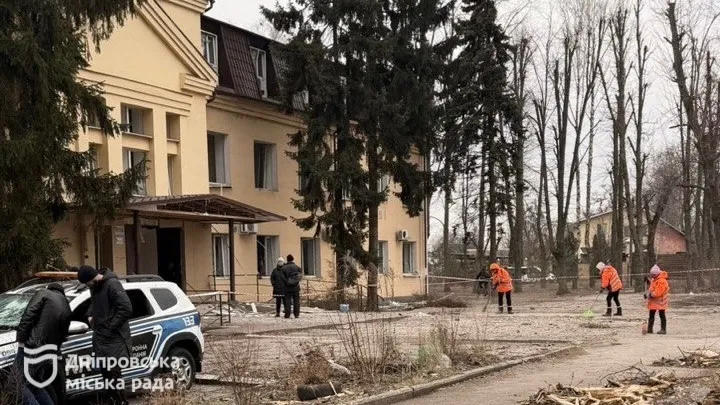 У Дніпрі ліквідують наслідки нічної ворожої атаки