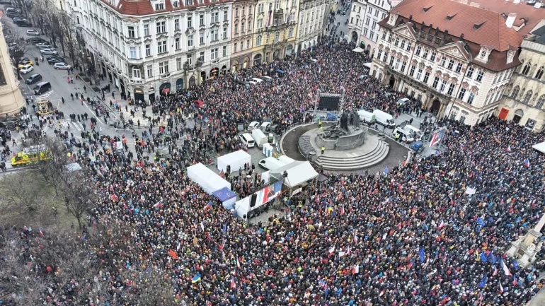 Тисячі вийшли на мітинг у Празі на підтримку президента Павела