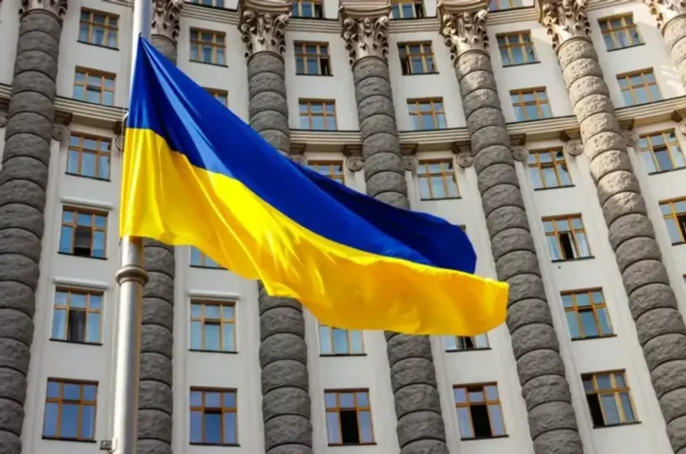 Кабмін встановив нові терміни обміну прострочених посвідок для іноземців