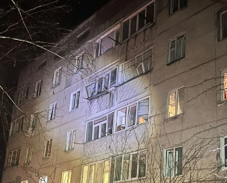 Російський дрон атакував Чугуїв, поранено одну людину та пошкоджено будинки