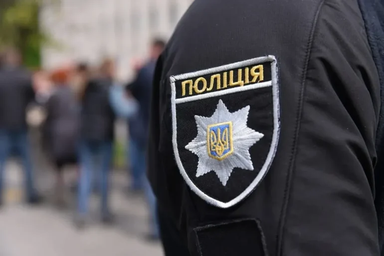 Двоє поліцейських поранені внаслідок вибуху гранати на Буковині