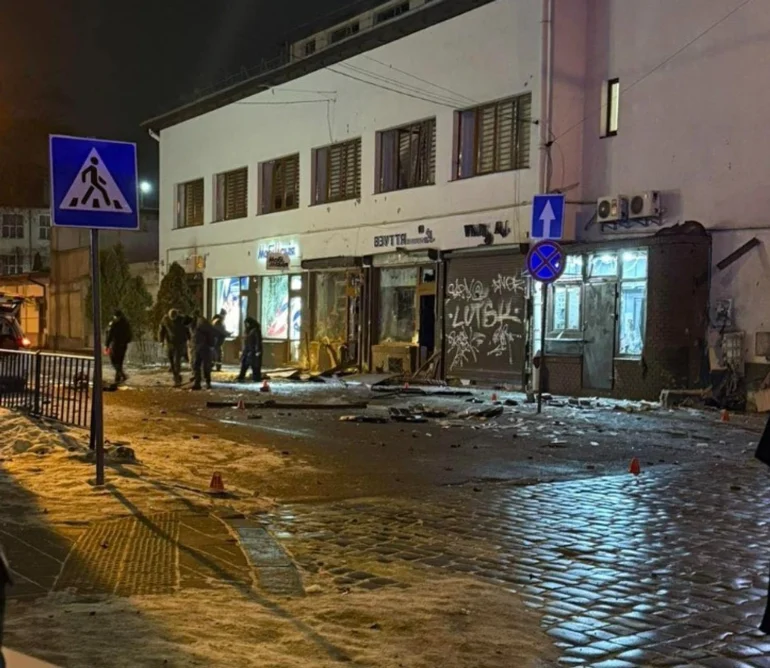 Мер Львова назвав нічні вибухи в центрі терактом — 14 госпіталізованих