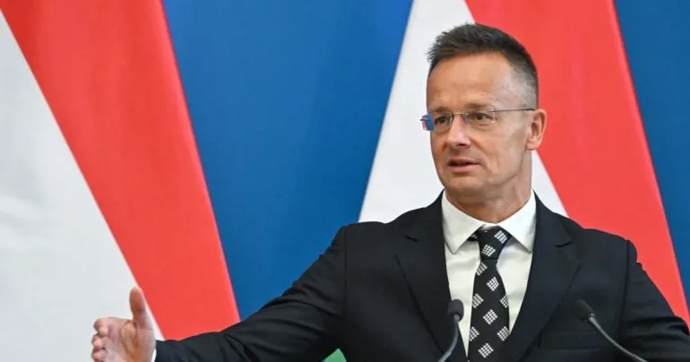 Сійярто назвав допуск експертів до «Дружби» політичним театром