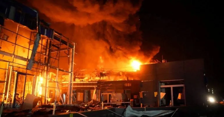 Одна людина загинула: в Одеському порту пошкоджено склад із добрив