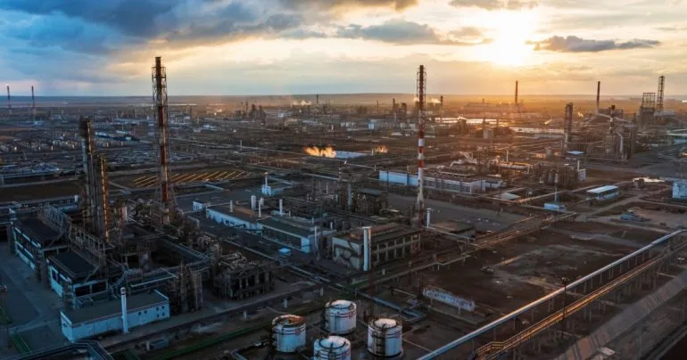 У Волгограді після атаки дронів зайнявся нафтопереробний завод