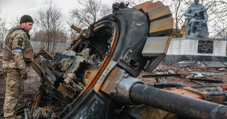 Сили рф втратили за добу 890 військових і понад 30 артсистем