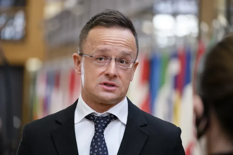 Сійярто визнав регулярні дзвінки Лаврову під час засідань ЄС