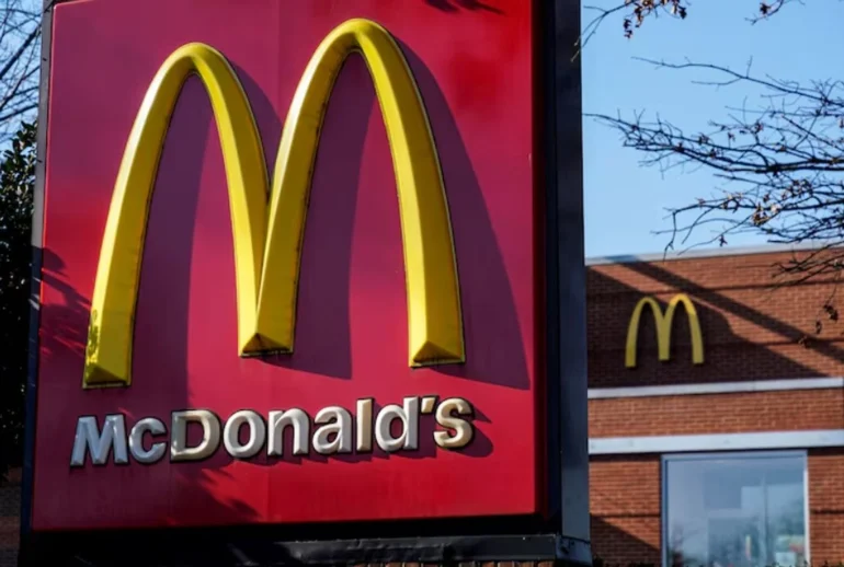 Суд дозволив продовжити позов проти McDonald’s через расову дискримінацію