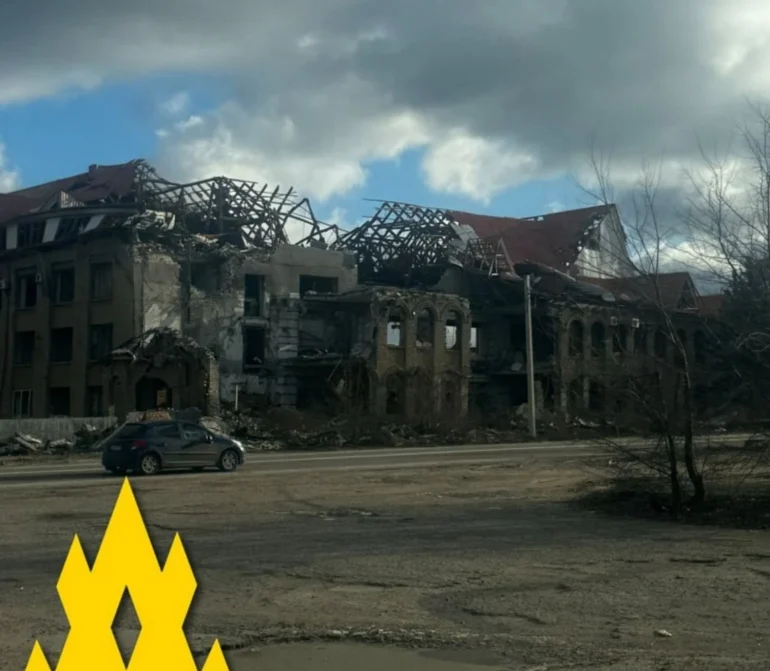 Російські війська стягнули паливозаправники до бази в Луганську