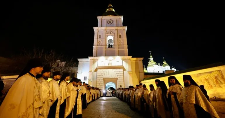 У Києві розпочали прощання з почесним патріархом Філаретом
