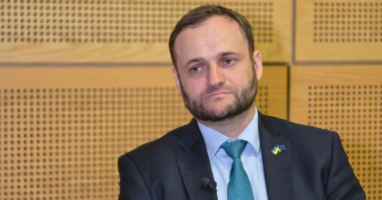 Уряд пояснив, чому росія цілиться в порти й залізницю та як відбиватимуть атаки