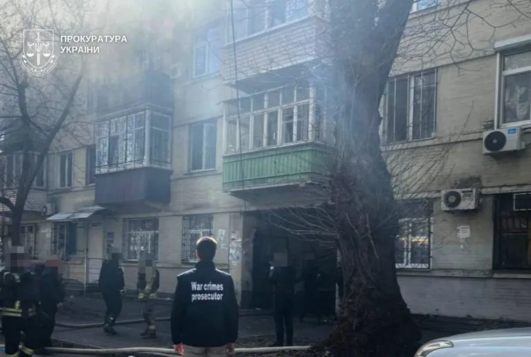 Дрон влучив у житловий будинок у Дніпрі: п’ятеро постраждалих