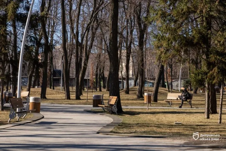 У Дніпрі в парку Писаржевського проводять весняні роботи