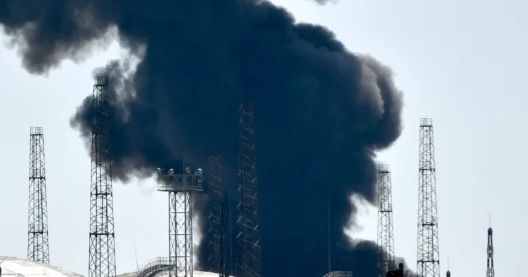 У Нижньогородській області росії горять два нафтові резервуари після ударів дронів