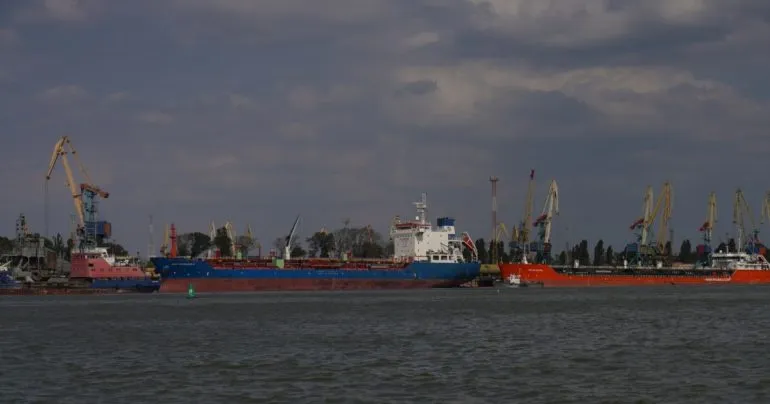 Російські дрони пошкодили судно в Ізмаїльському порту, є знеструмлення