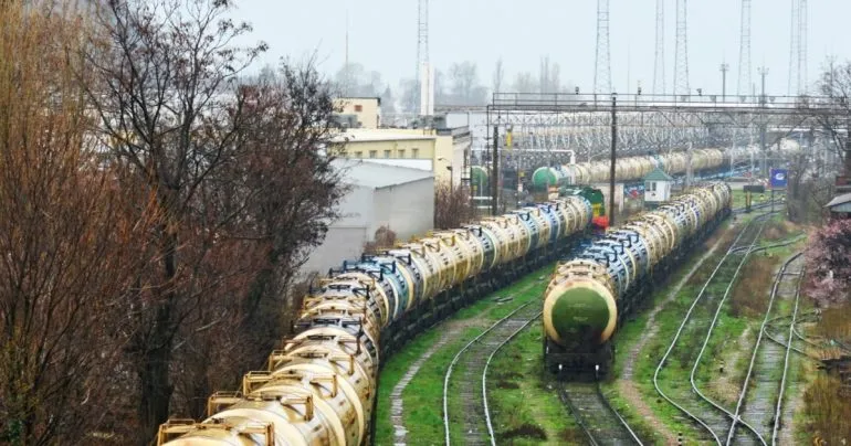 Удар безпілотників по Туапсе: пожежа на Туапсинському НПЗ