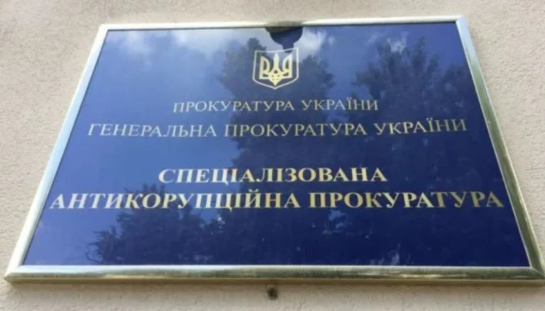 Адвокату і працівникам СБУ на Полтавщині оголосили підозру за вимагання 110 тис. доларів