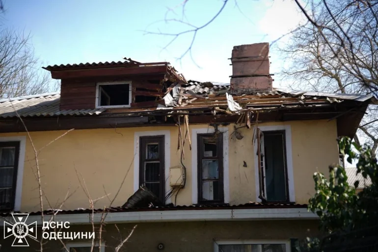 Дронова атака на центр Чорноморська: показали наслідки