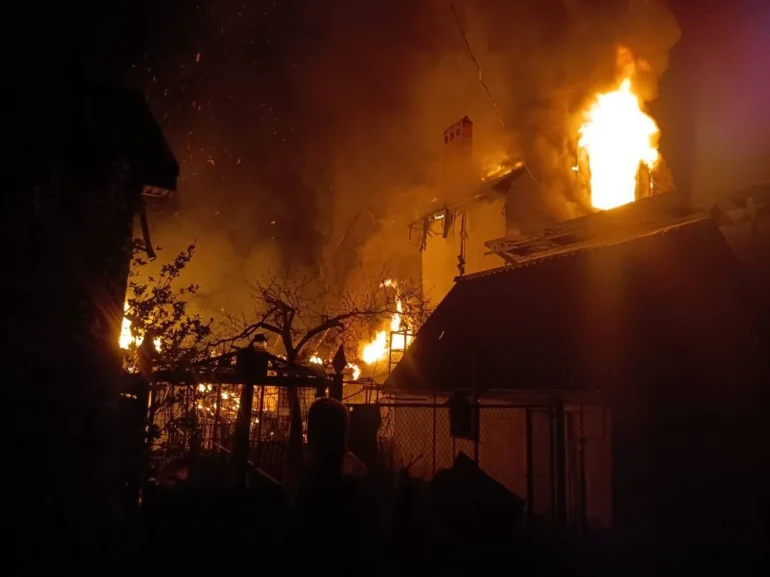 Влучання БПЛА в багатоповерхівку в Одеській області: є постраждалі