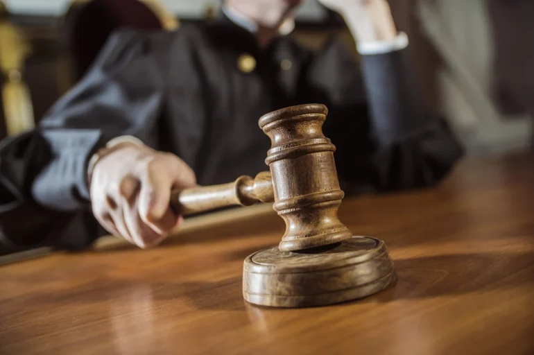 У Дніпрі чотирьох підозрюваних у нападі на суддю взяли під варту без права застави