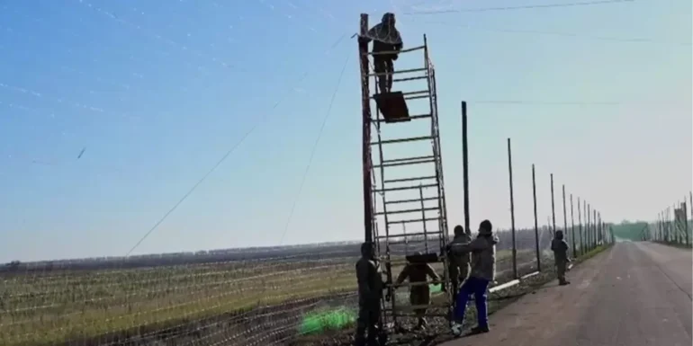 На Донеччині будують понад 25 км антидронових конструкцій